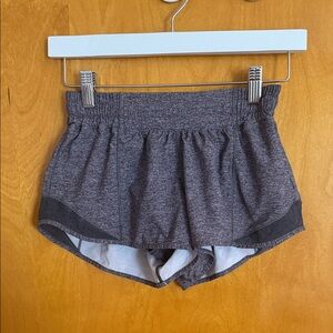 Lululemon Hotty Hot 2.5” Low Rise Lined Shorts